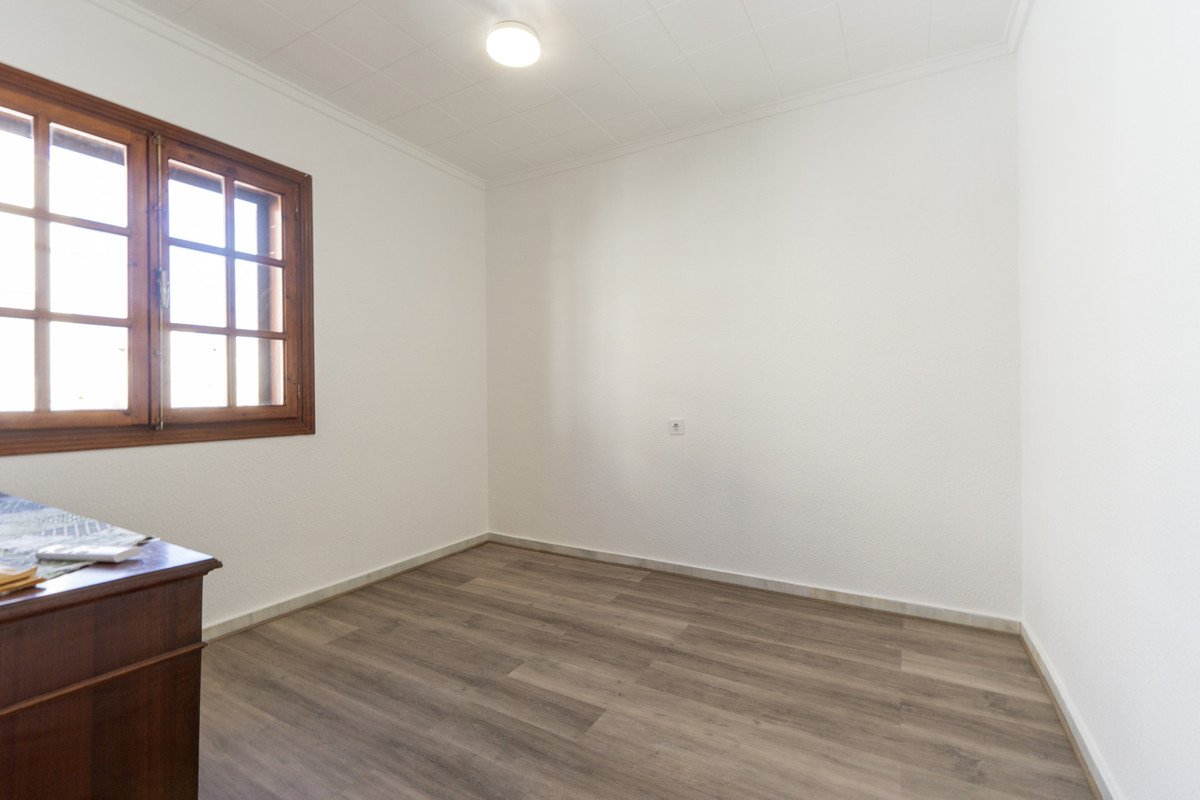 2 Bed Middle Floor Apartment in Pilar de la Horadada