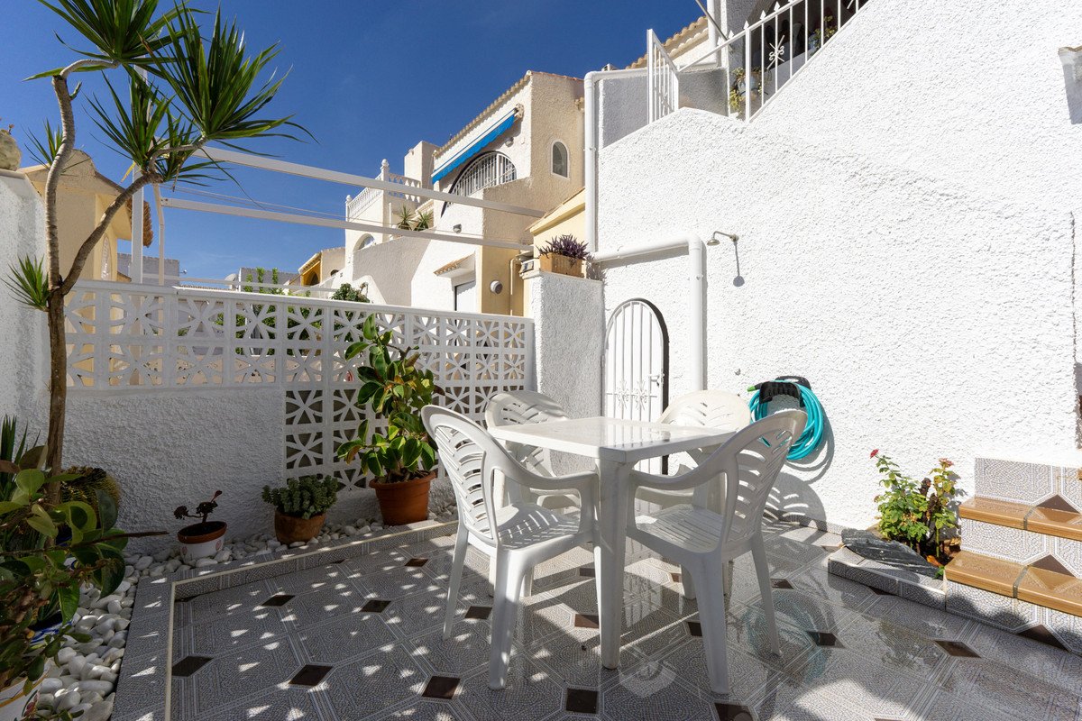 2 Bed Middle Floor Apartment in Pilar de la Horadada