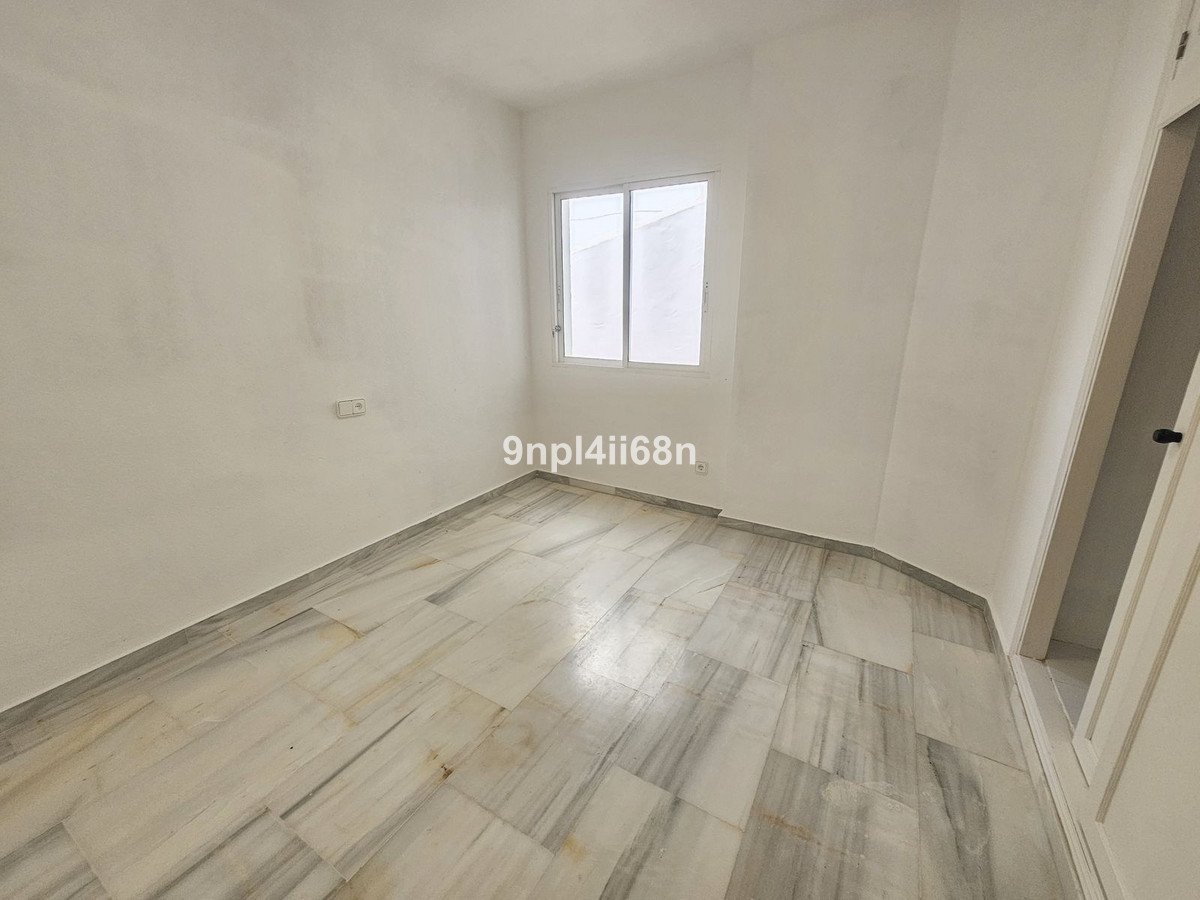 2 Bed Middle Floor Apartment in Calahonda