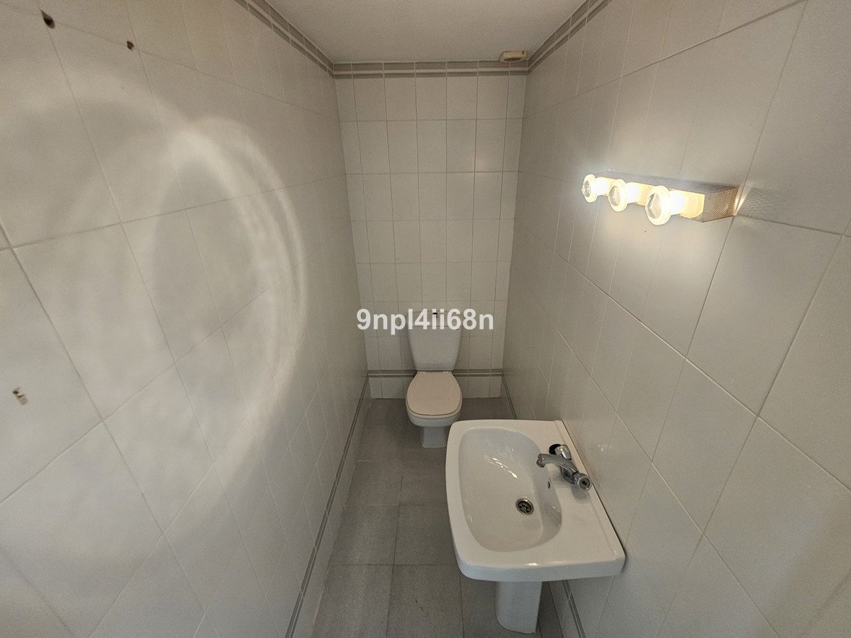 2 Bed Middle Floor Apartment in Calahonda