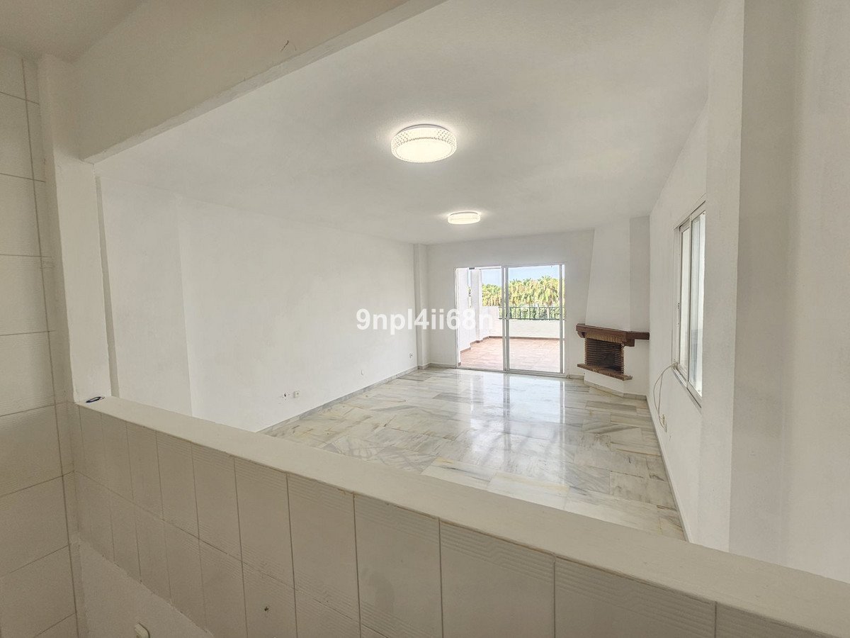 2 Bed Middle Floor Apartment in Calahonda
