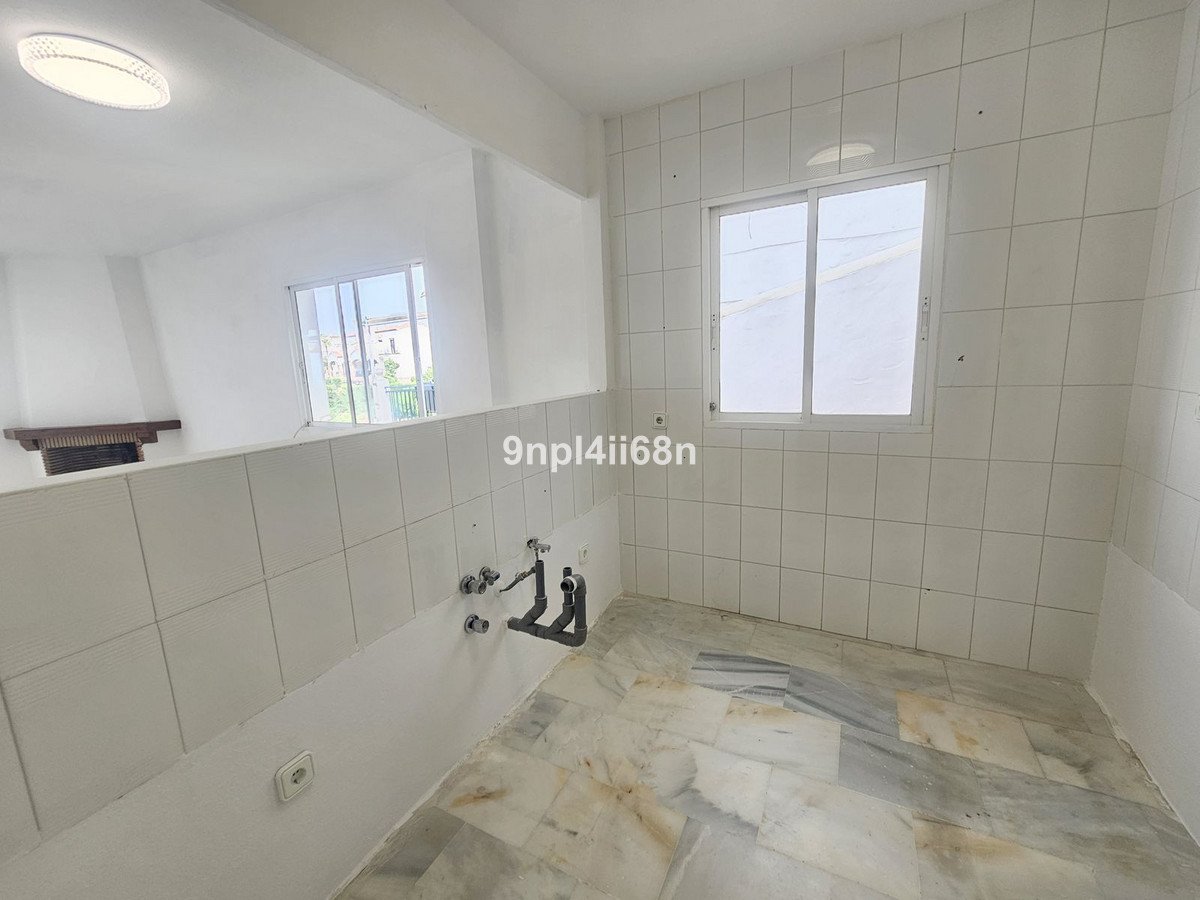 2 Bed Middle Floor Apartment in Calahonda