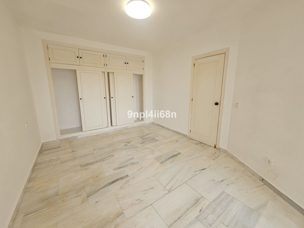 2 Bed Middle Floor Apartment in Calahonda