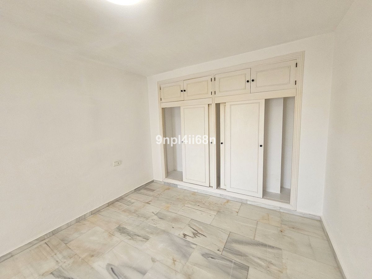 2 Bed Middle Floor Apartment in Calahonda