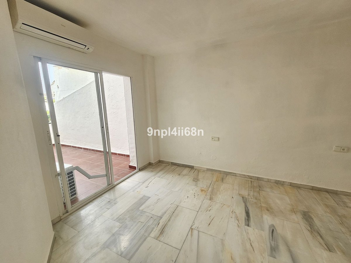 2 Bed Middle Floor Apartment in Calahonda