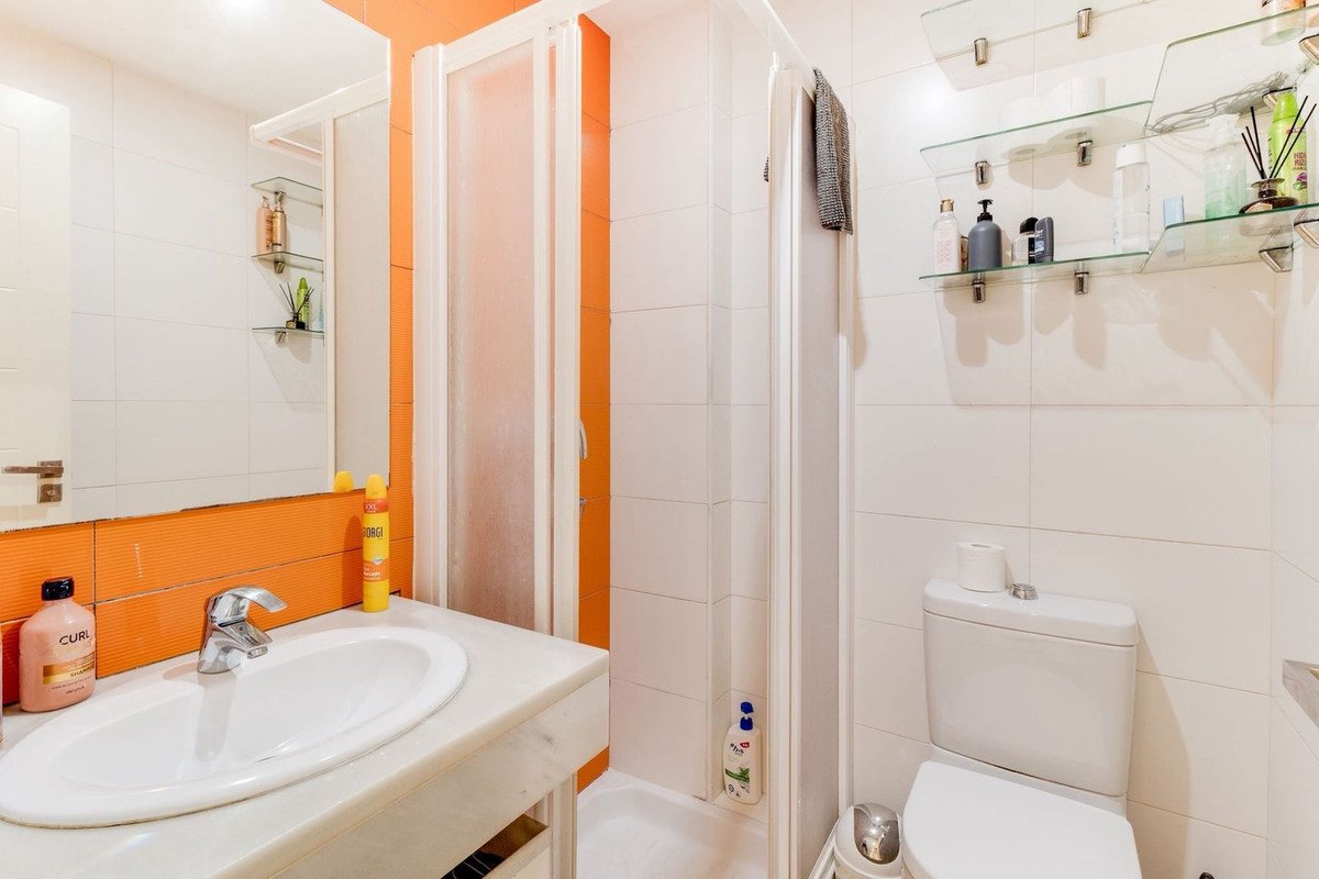 3 Bed Middle Floor Apartment in Estepona