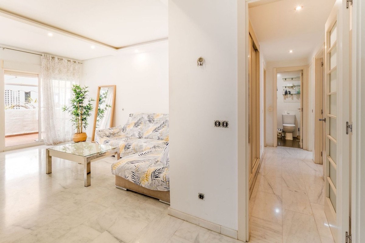 3 Bed Middle Floor Apartment in Estepona