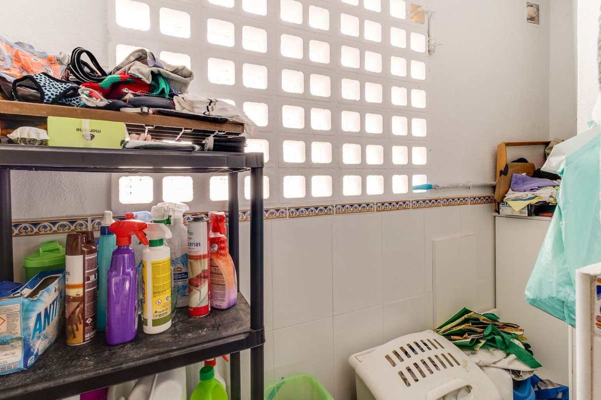 3 Bed Middle Floor Apartment in Estepona