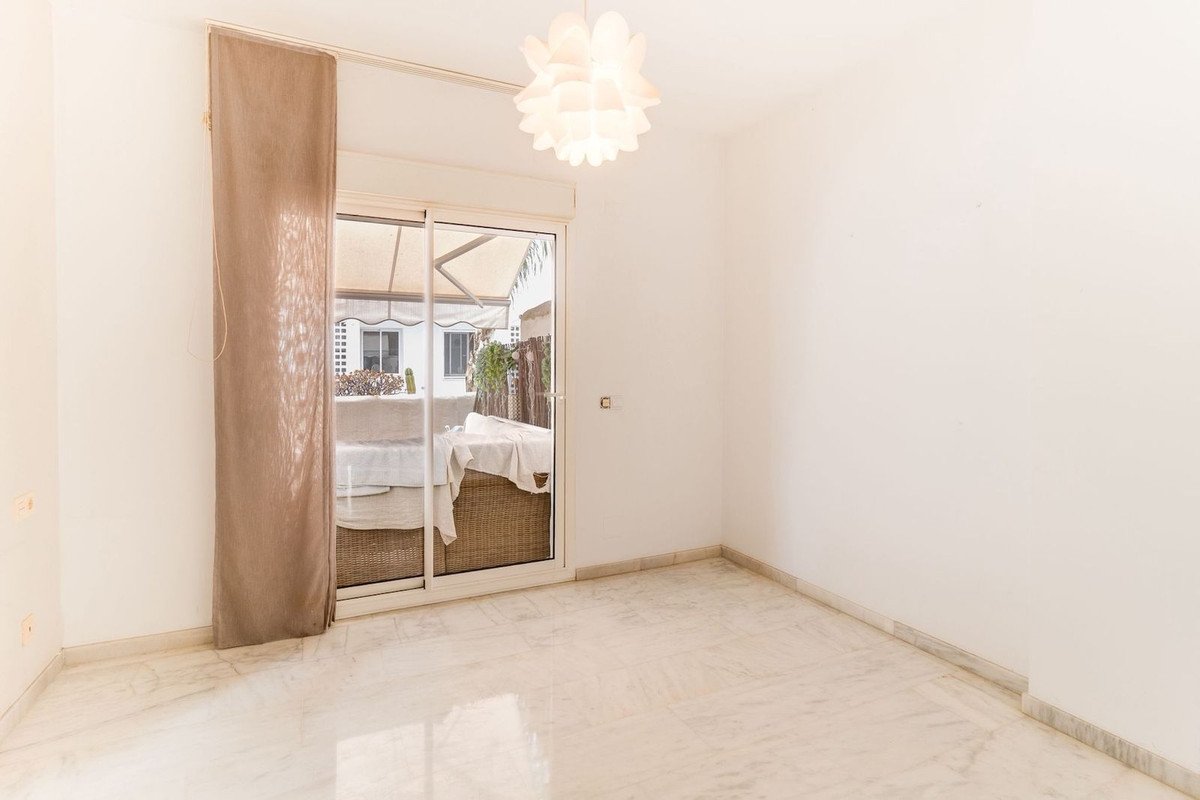 3 Bed Middle Floor Apartment in Estepona