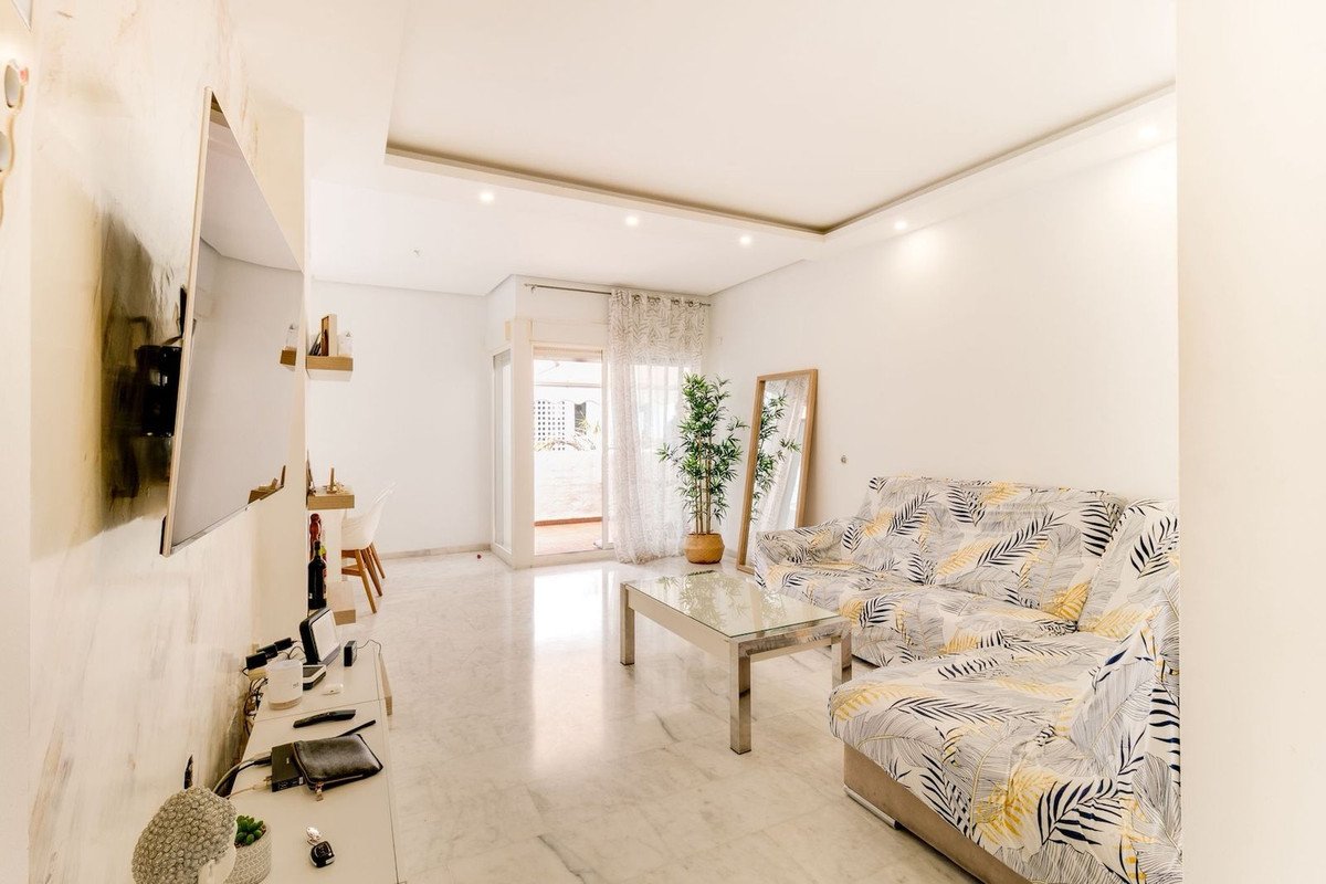 3 Bed Middle Floor Apartment in Estepona