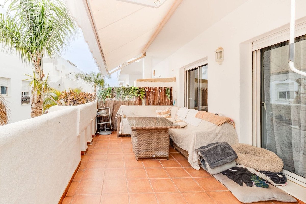 3 Bed Middle Floor Apartment in Estepona