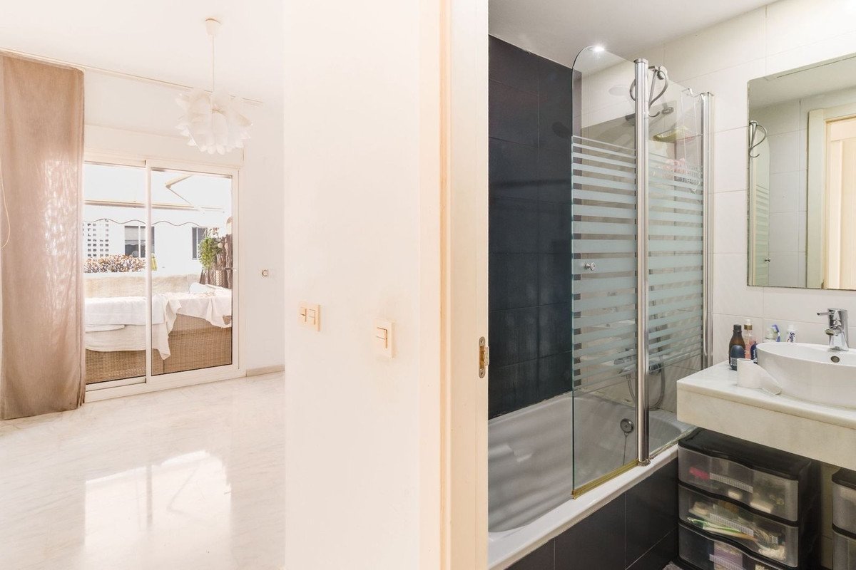 3 Bed Middle Floor Apartment in Estepona