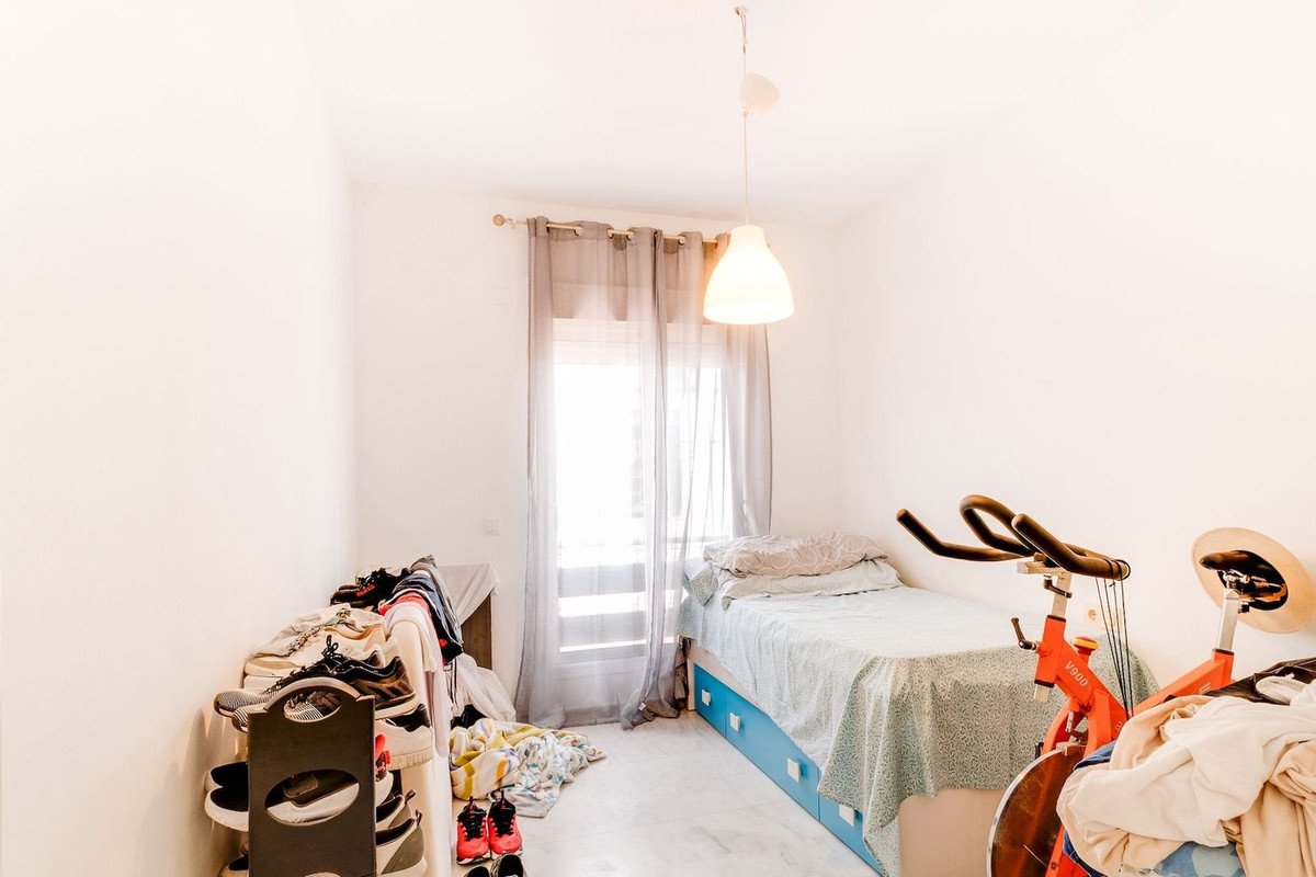 3 Bed Middle Floor Apartment in Estepona