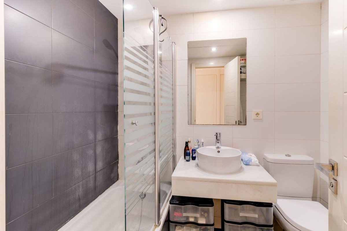 3 Bed Middle Floor Apartment in Estepona
