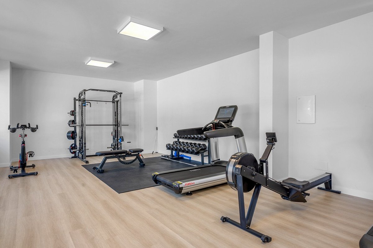 2 Bed Middle Floor Apartment in Los Altos