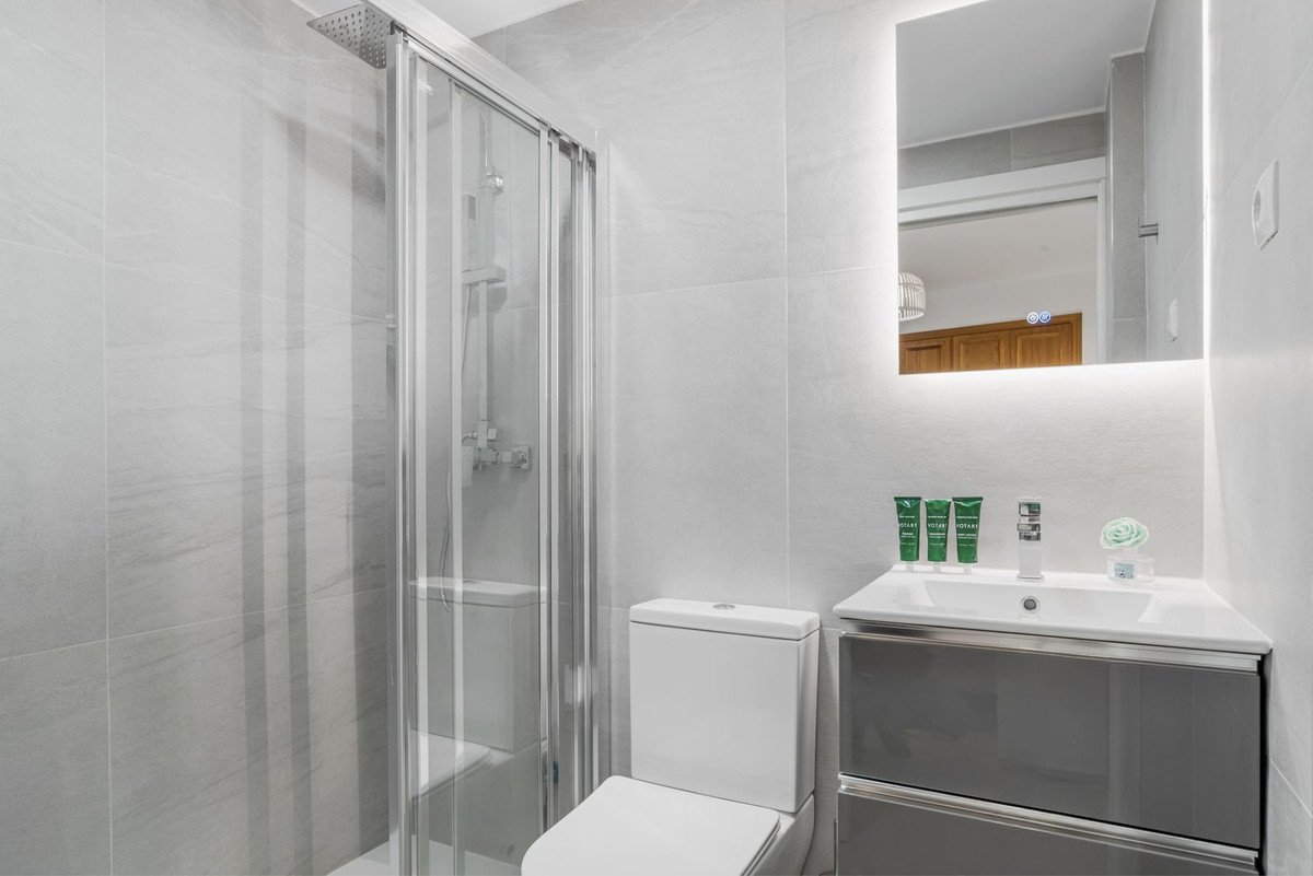 2 Bed Ground Floor Apartment in Benahavís