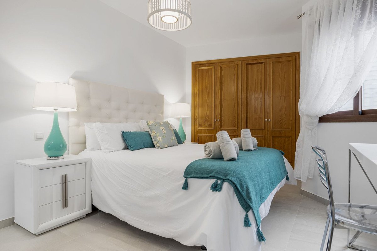 2 Bed Ground Floor Apartment in Benahavís