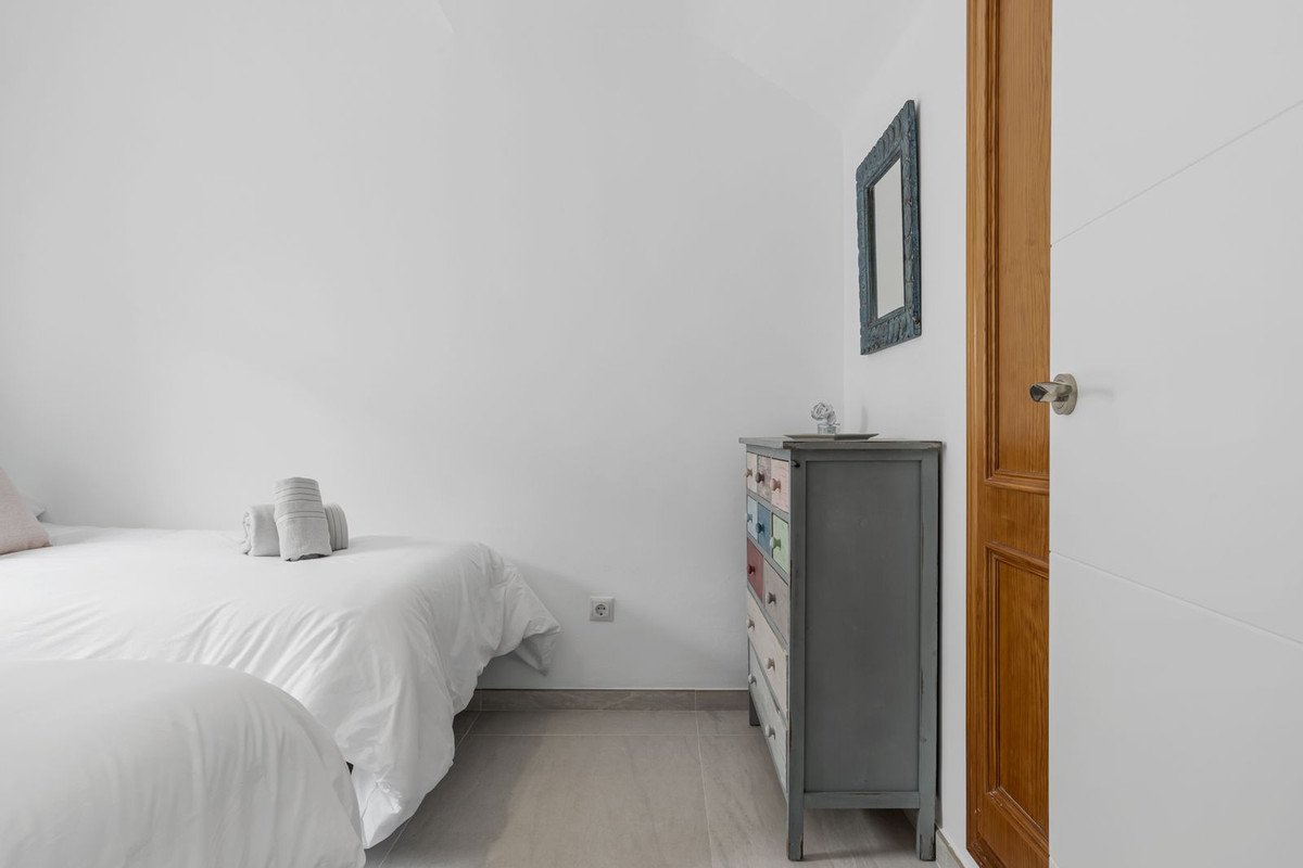 2 Bed Ground Floor Apartment in Benahavís