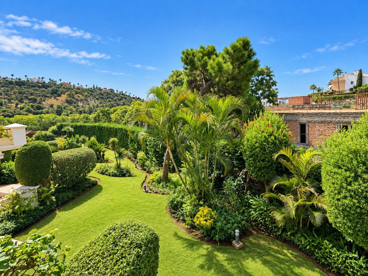 2 Bed Middle Floor Apartment in Los Arqueros