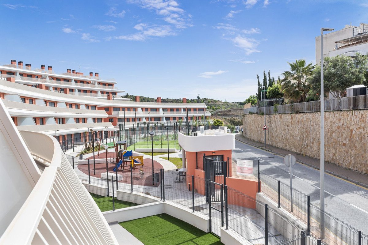 2 Bed Middle Floor Apartment in Mijas