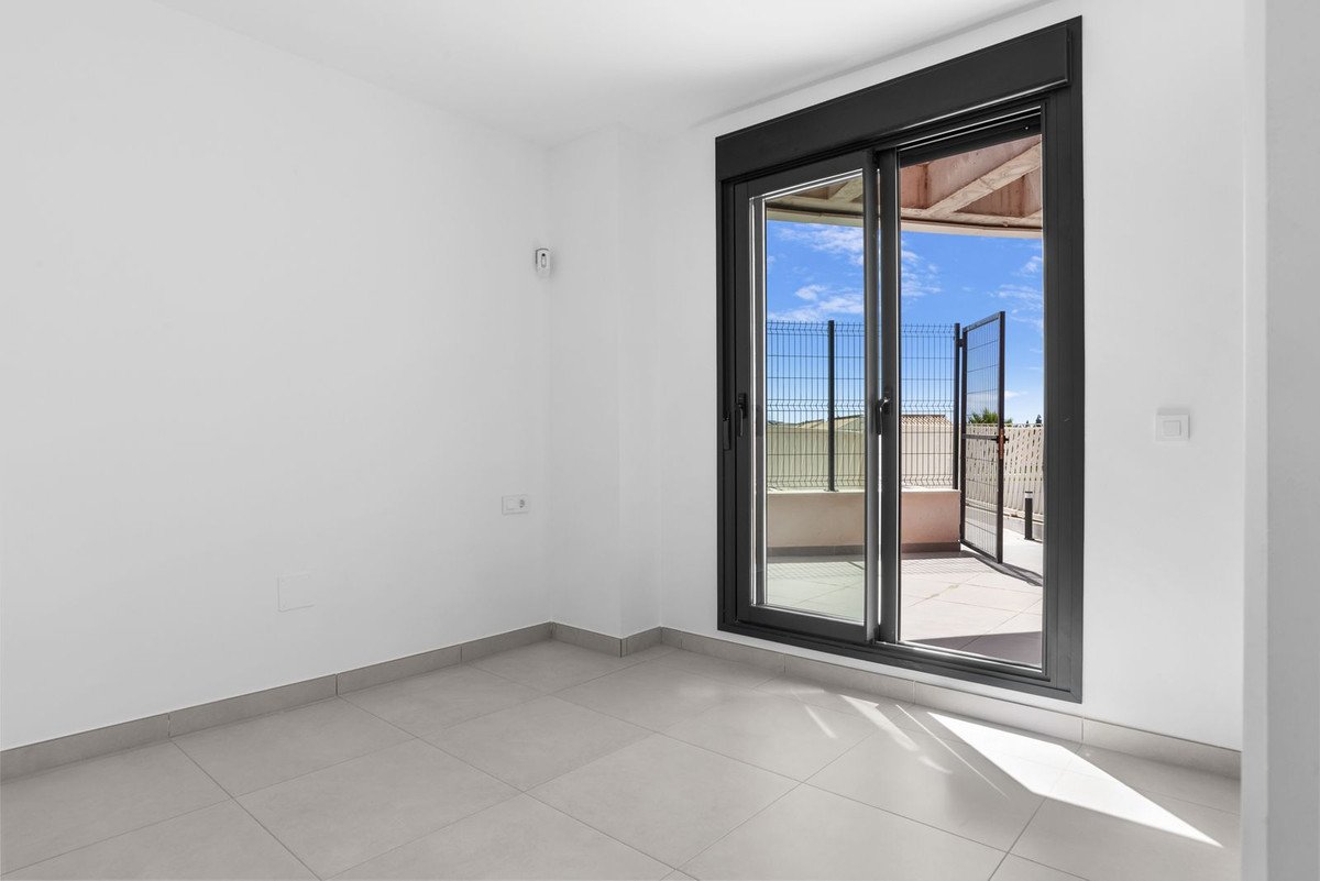 2 Bed Middle Floor Apartment in Mijas
