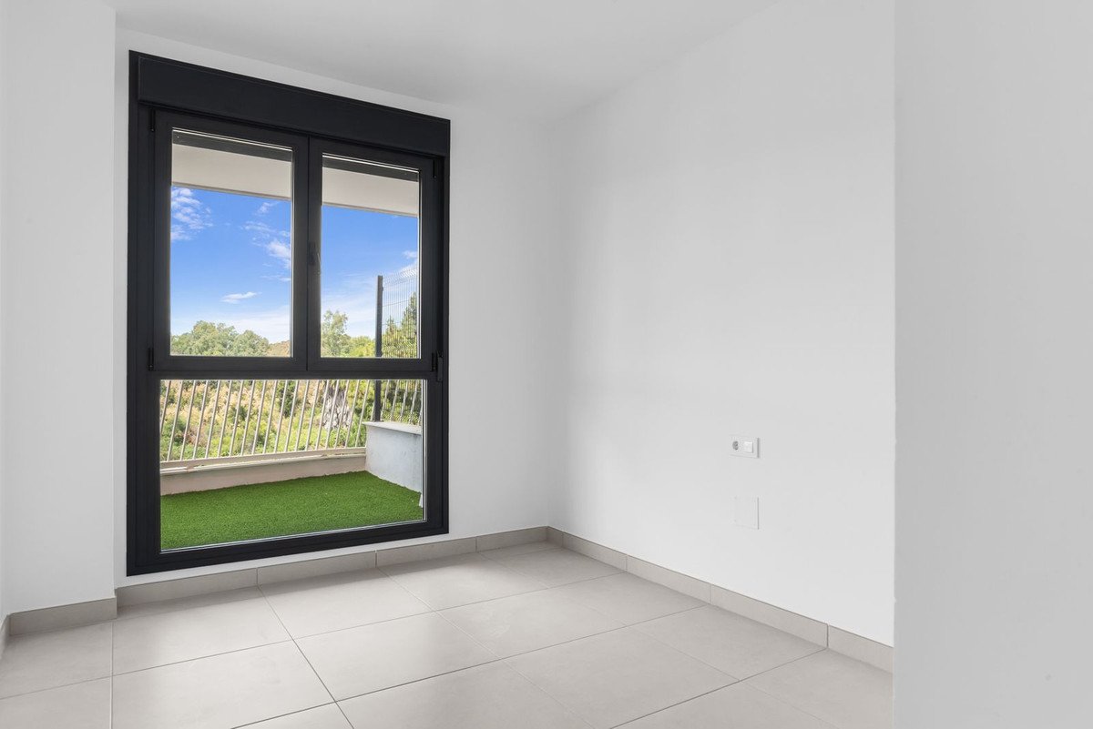 2 Bed Middle Floor Apartment in Mijas