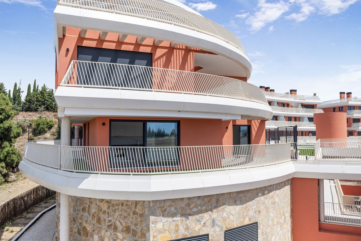 2 Bed Middle Floor Apartment in Mijas