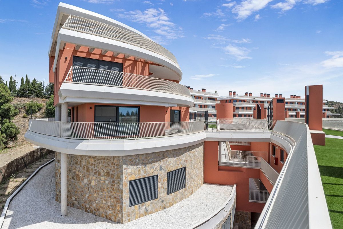 2 Bed Middle Floor Apartment in Mijas