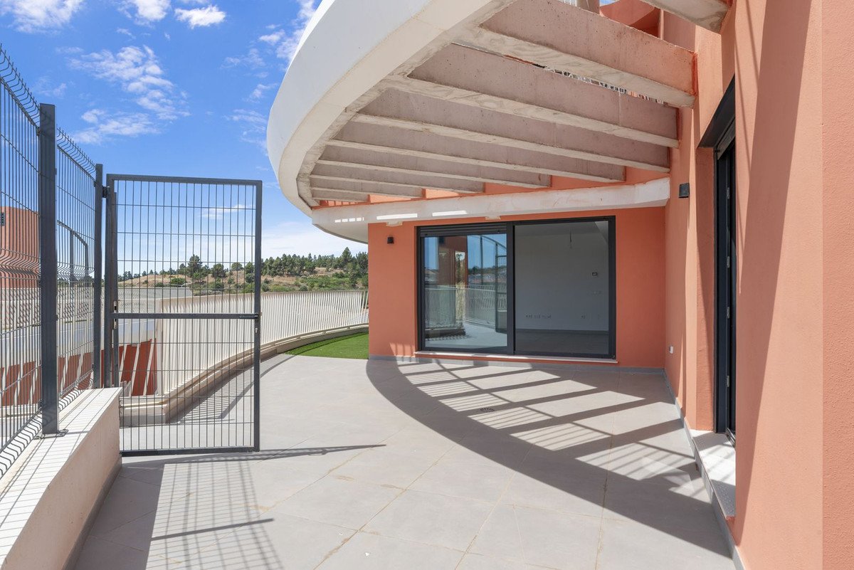 2 Bed Middle Floor Apartment in Mijas