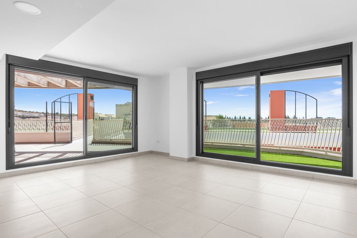 2 Bed Middle Floor Apartment in Mijas