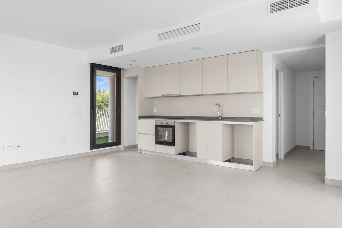 2 Bed Middle Floor Apartment in Mijas