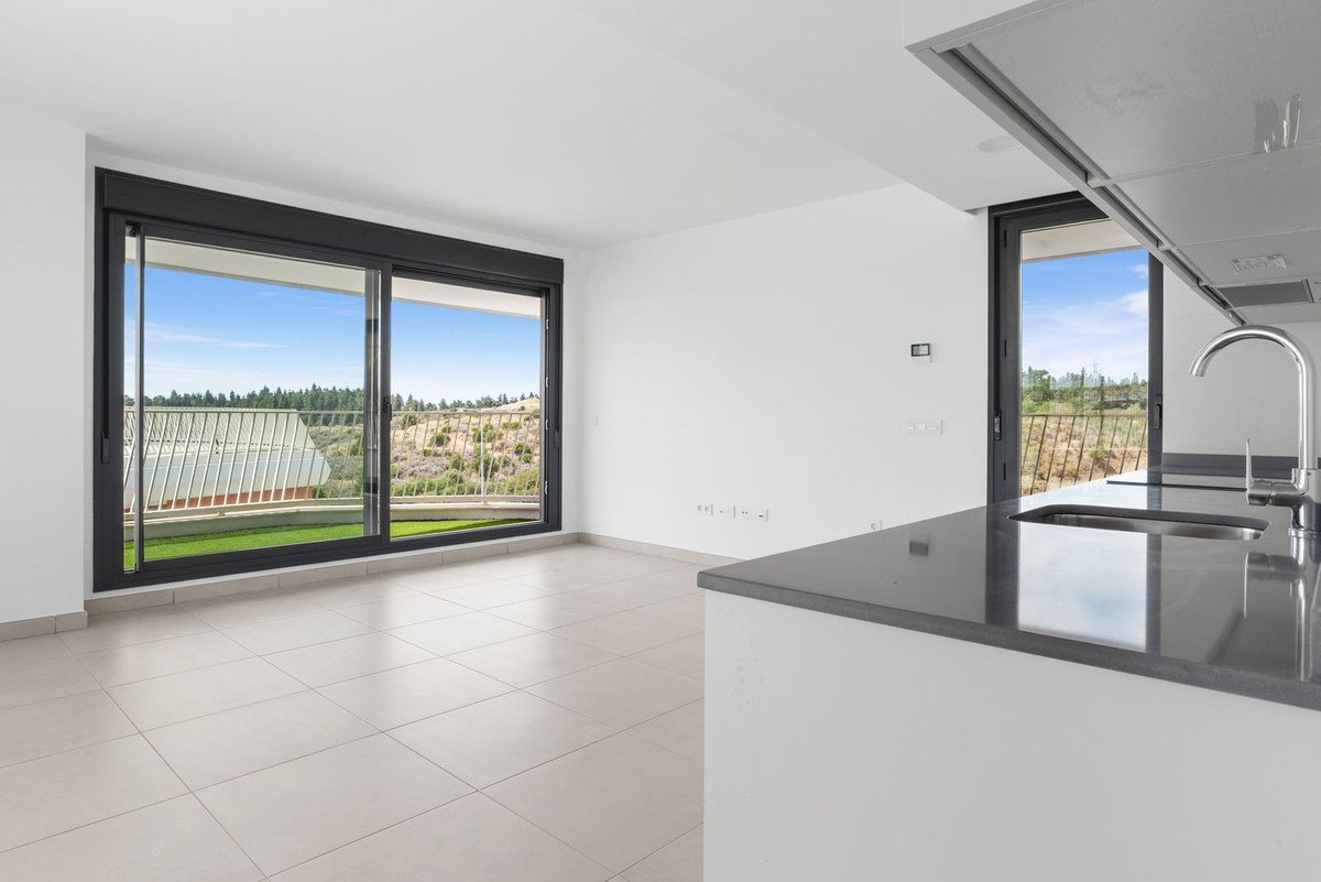 2 Bed Middle Floor Apartment in Mijas