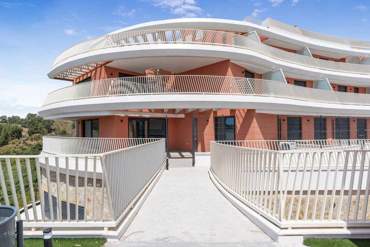 2 Bed Middle Floor Apartment in Mijas