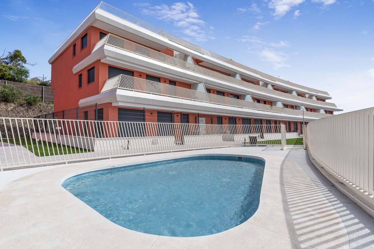 2 Bed Middle Floor Apartment in Mijas