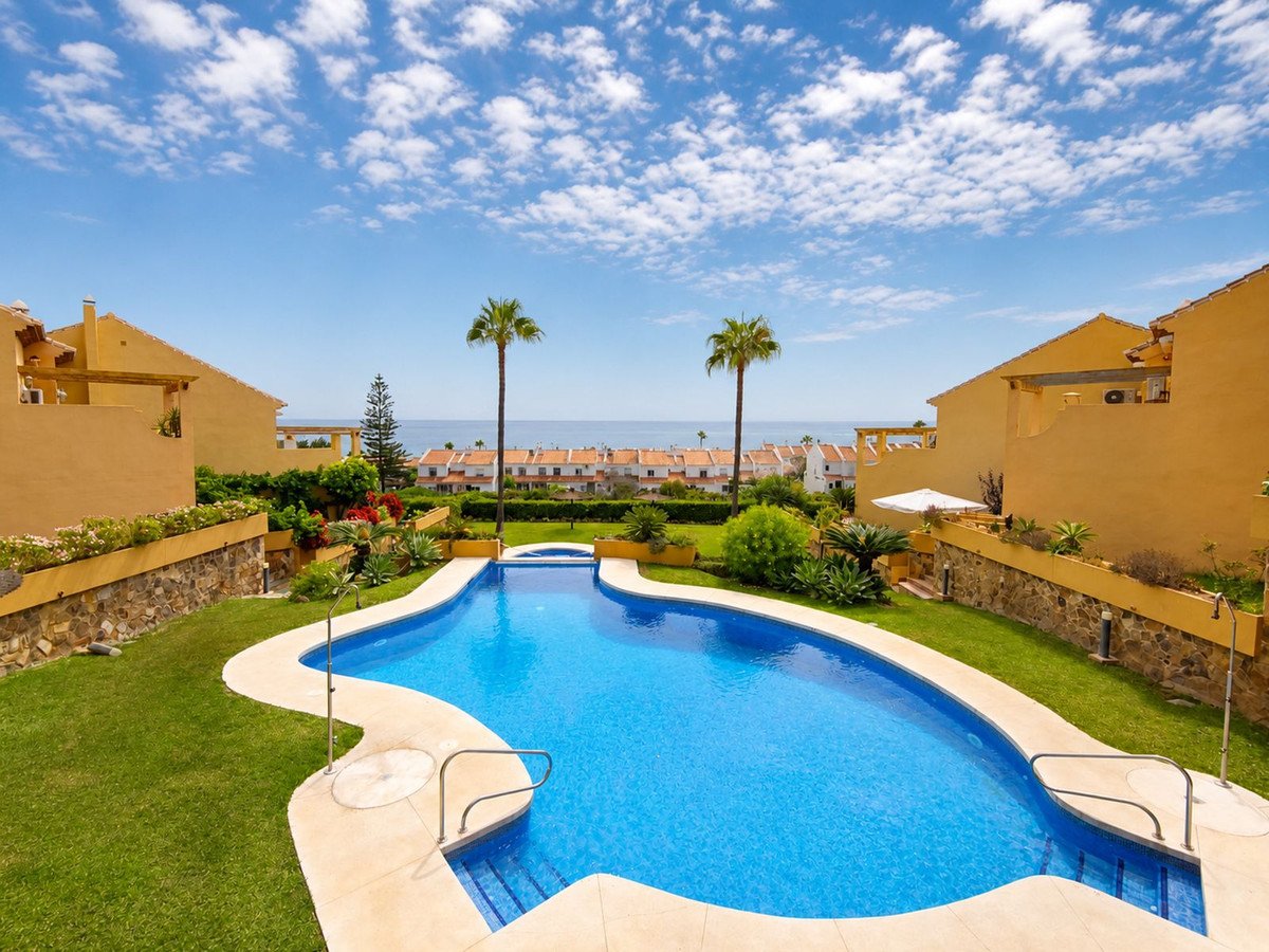 3 Bed Ground Floor Apartment in La Duquesa