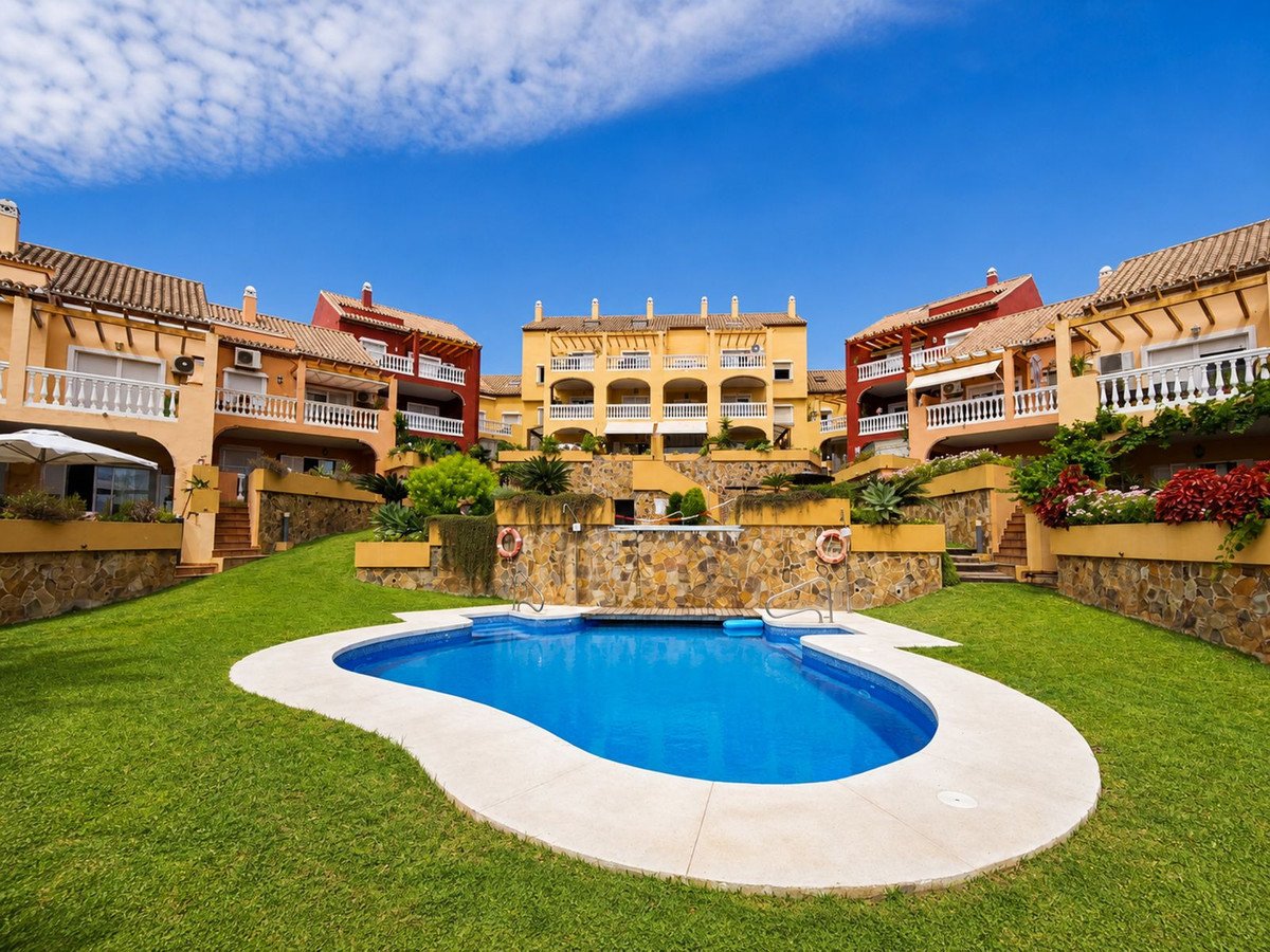 3 Bed Ground Floor Apartment in La Duquesa