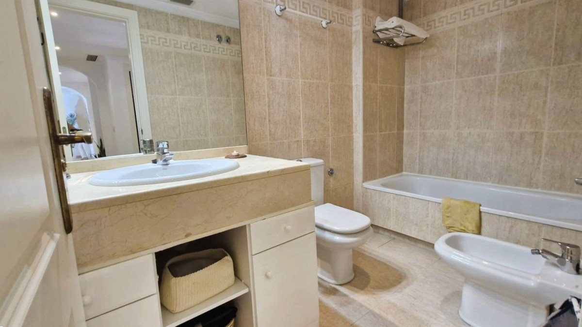 3 Bed Middle Floor Apartment in The Golden Mile