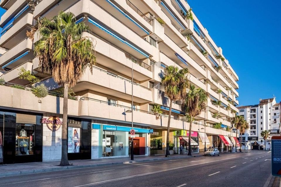 2 Bed Middle Floor Apartment in Puerto Banús