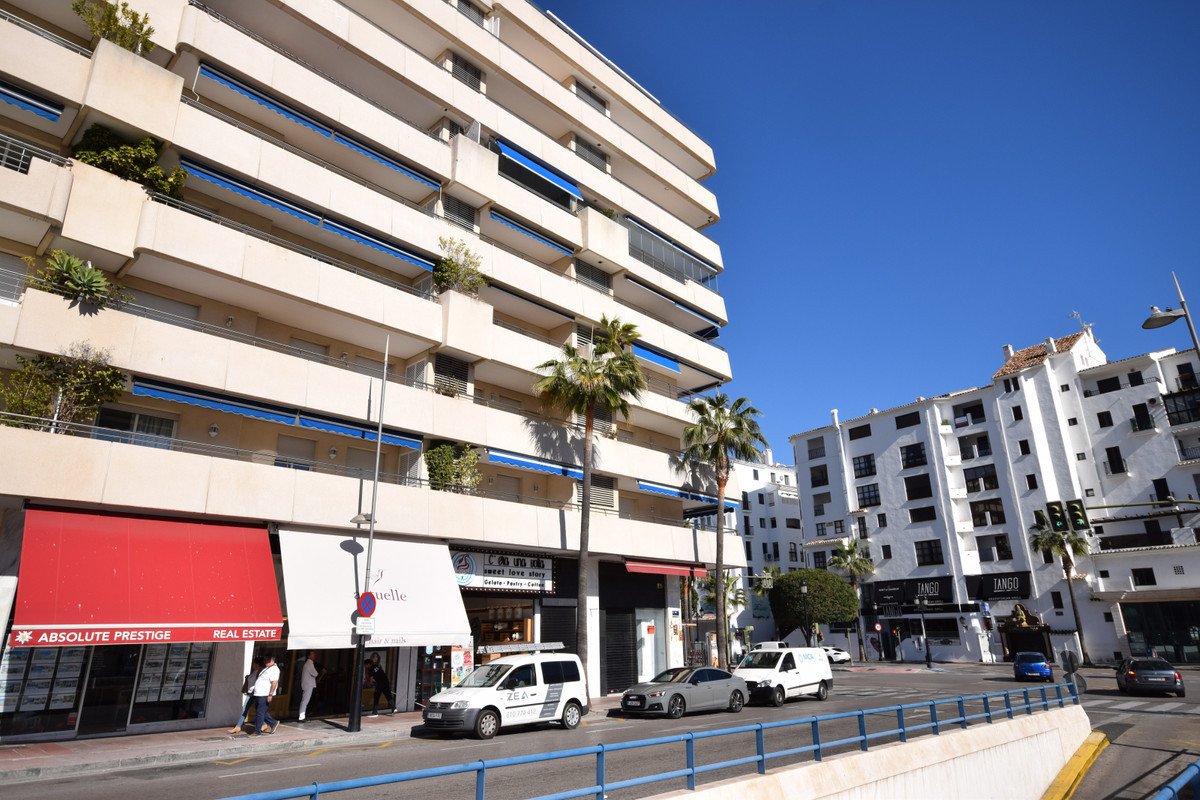 2 Bed Middle Floor Apartment in Puerto Banús