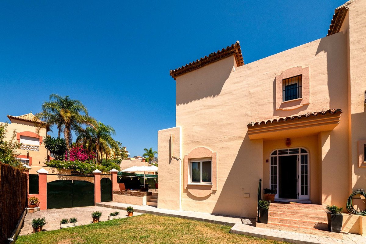 4 Bed Semi-Detached House in Marbella