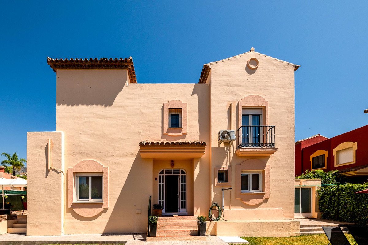 4 Bed Semi-Detached House in Marbella