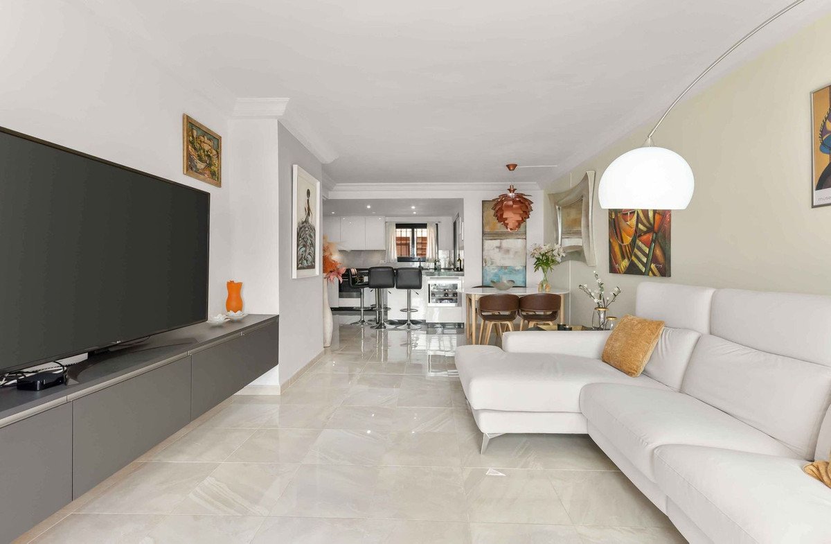 3 Bed Top Floor Apartment in Cabopino