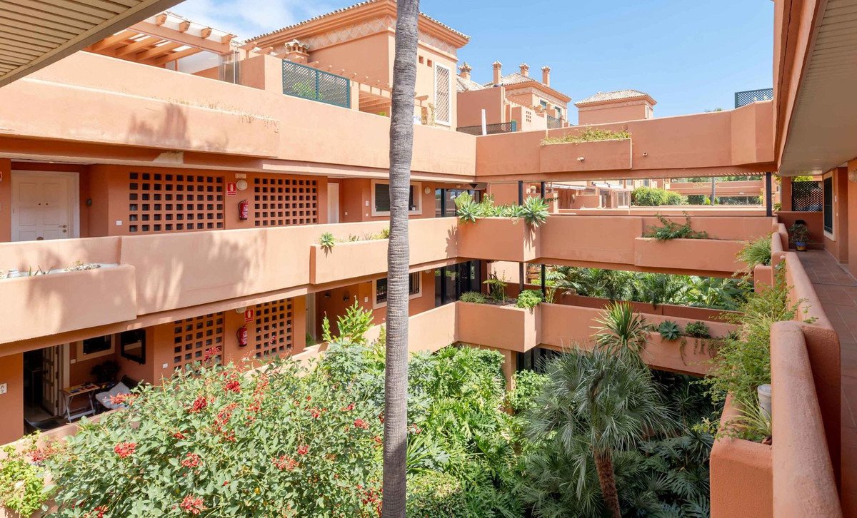 3 Bed Top Floor Apartment in Cabopino