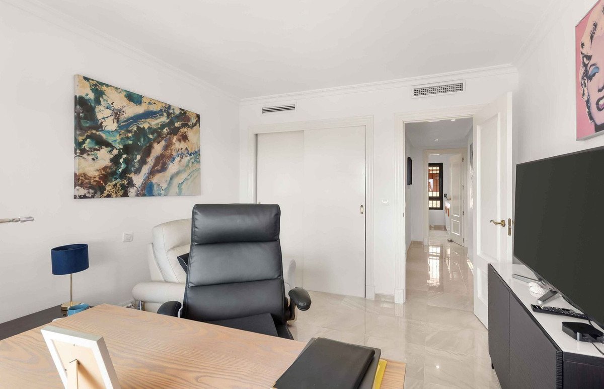 3 Bed Top Floor Apartment in Cabopino