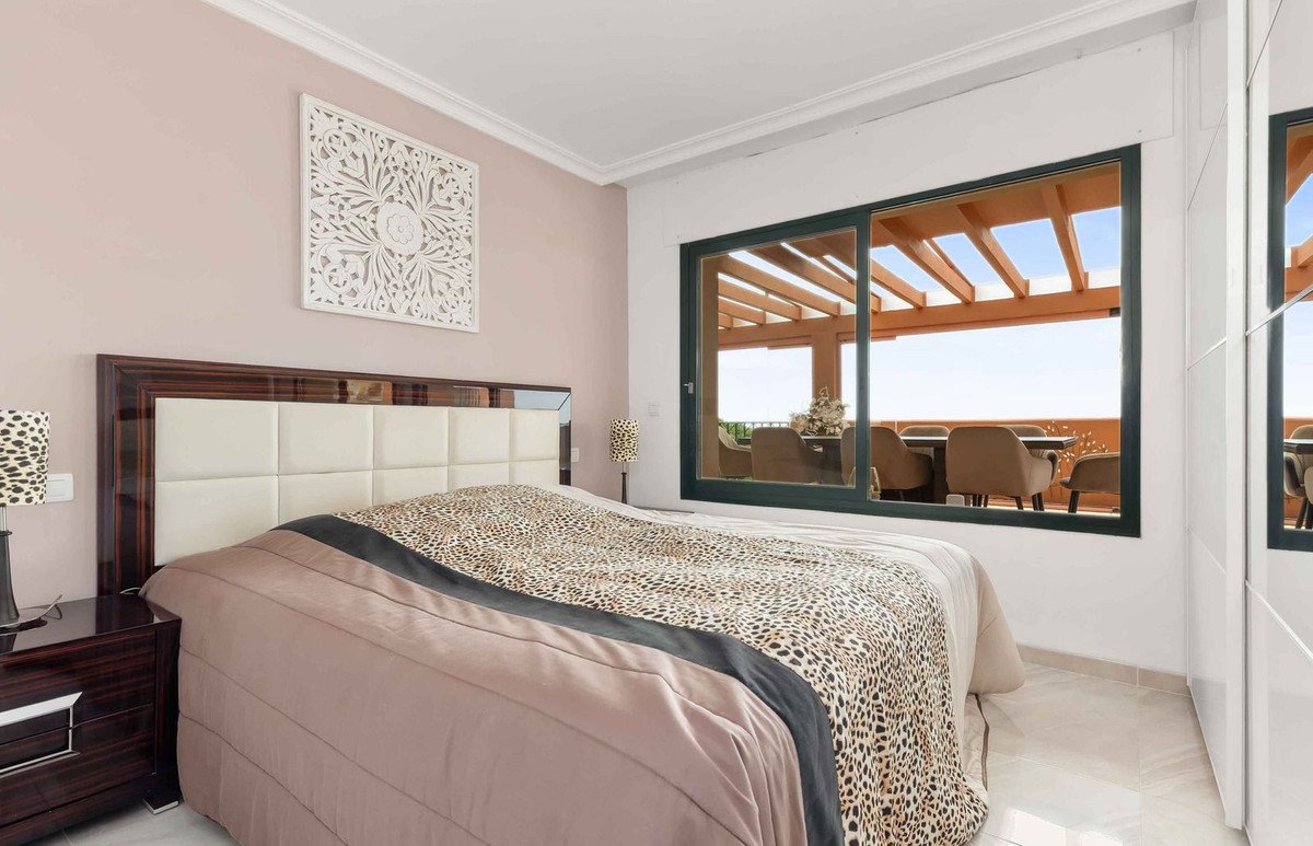 3 Bed Top Floor Apartment in Cabopino
