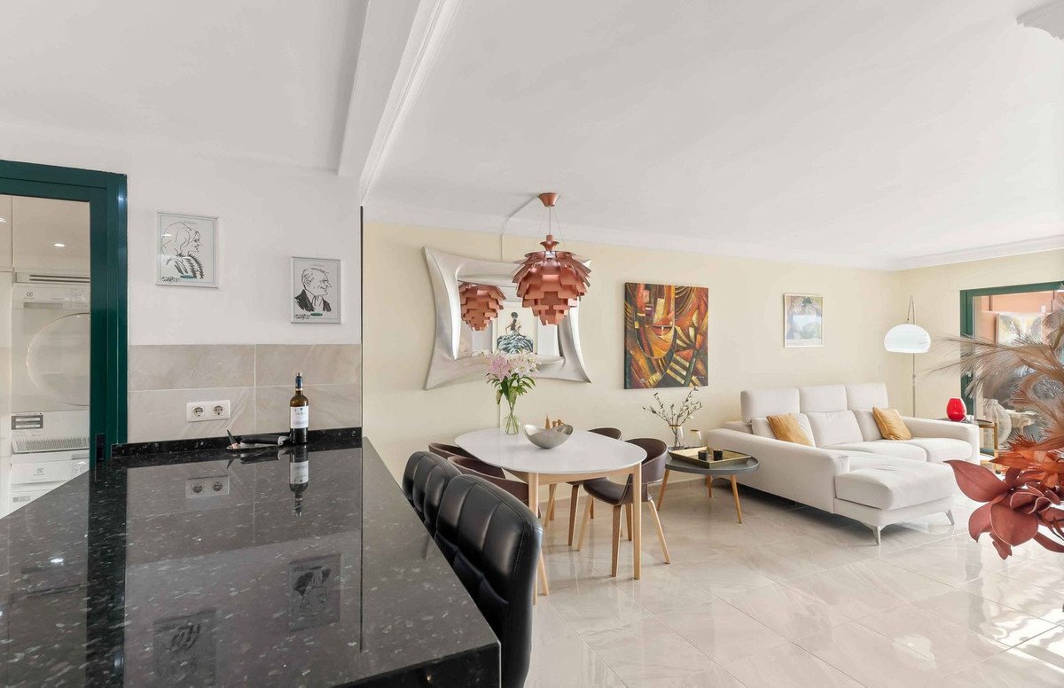 3 Bed Top Floor Apartment in Cabopino