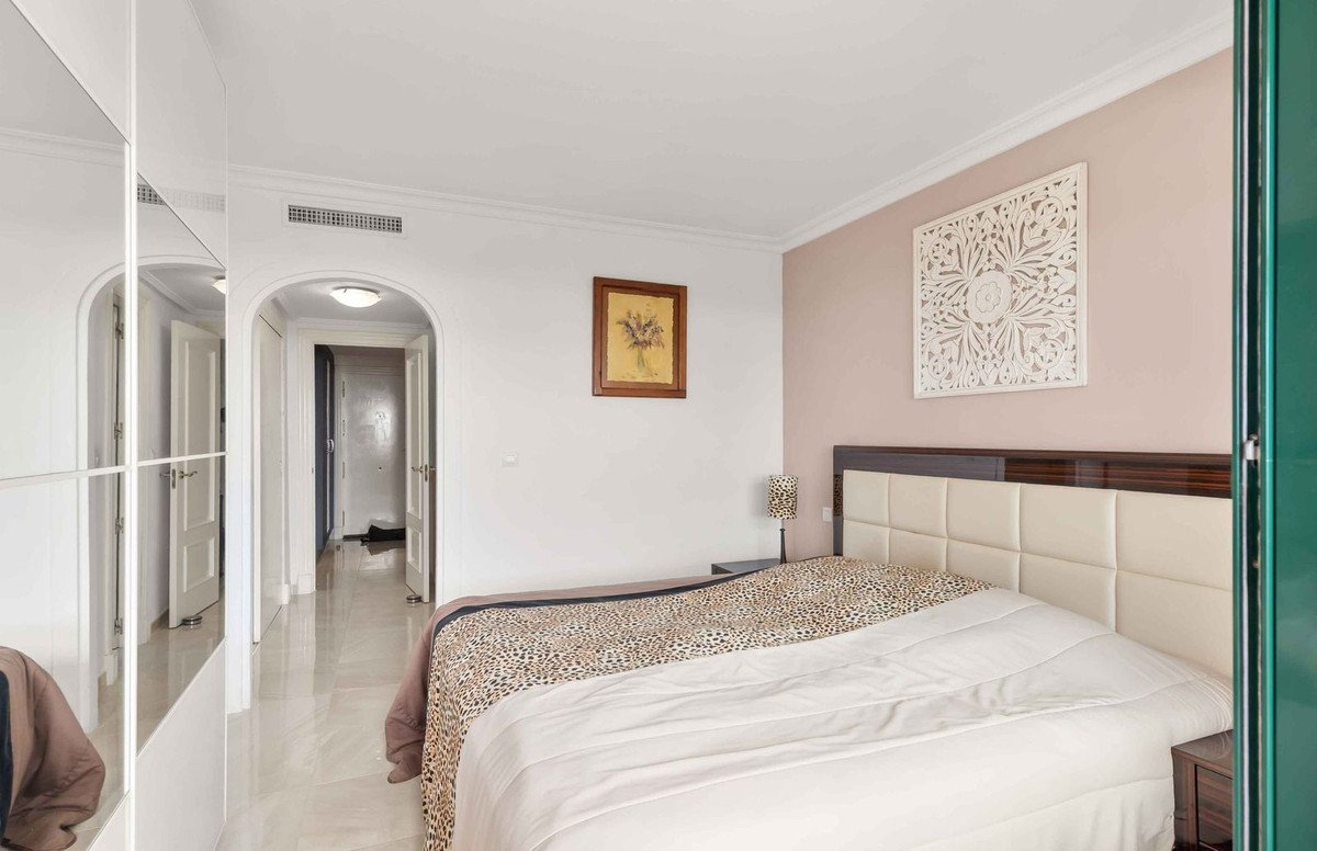 3 Bed Top Floor Apartment in Cabopino
