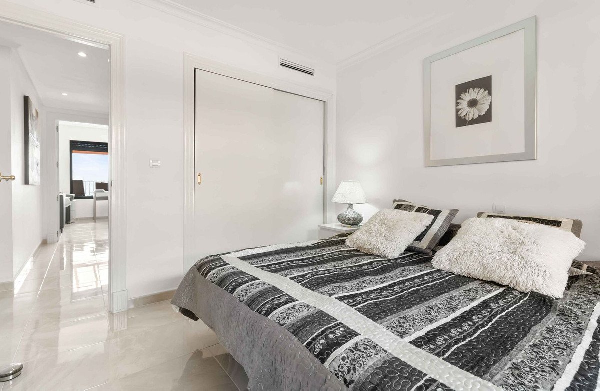 3 Bed Top Floor Apartment in Cabopino