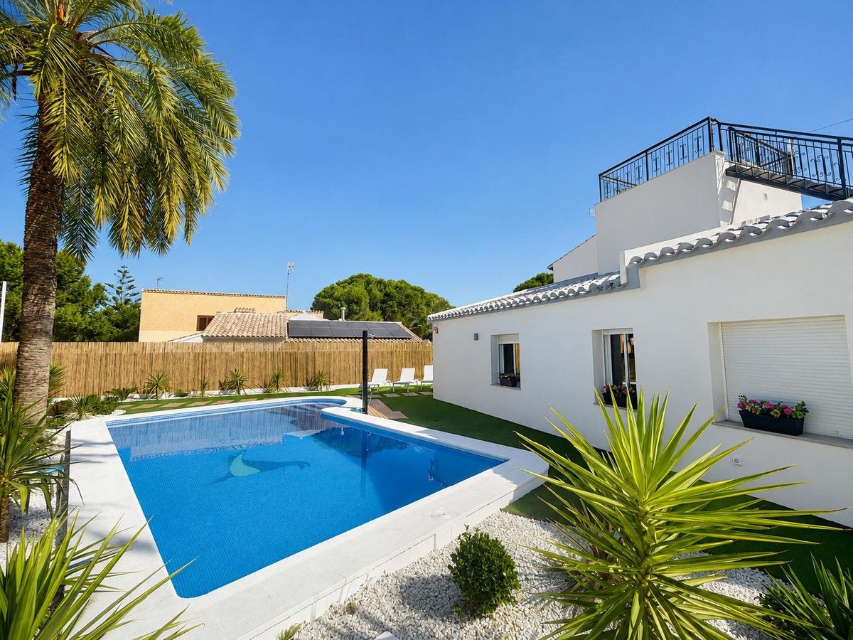 4 Bed Semi-Detached House in Punta Prima