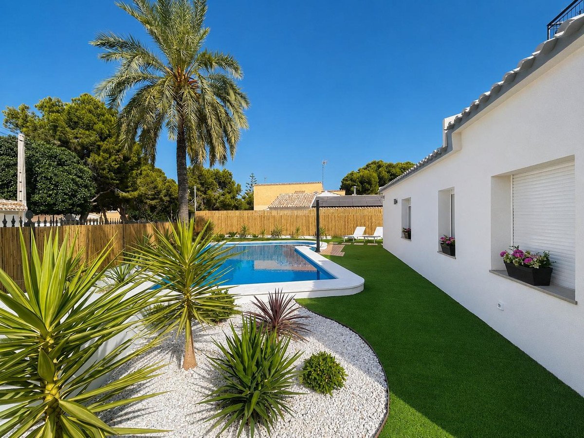 4 Bed Semi-Detached House in Punta Prima